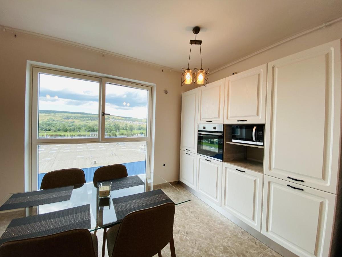 Deluxe Apartment With Balcony And Private Parking In Colvmna Residence Cluj-Napoca Exterior foto