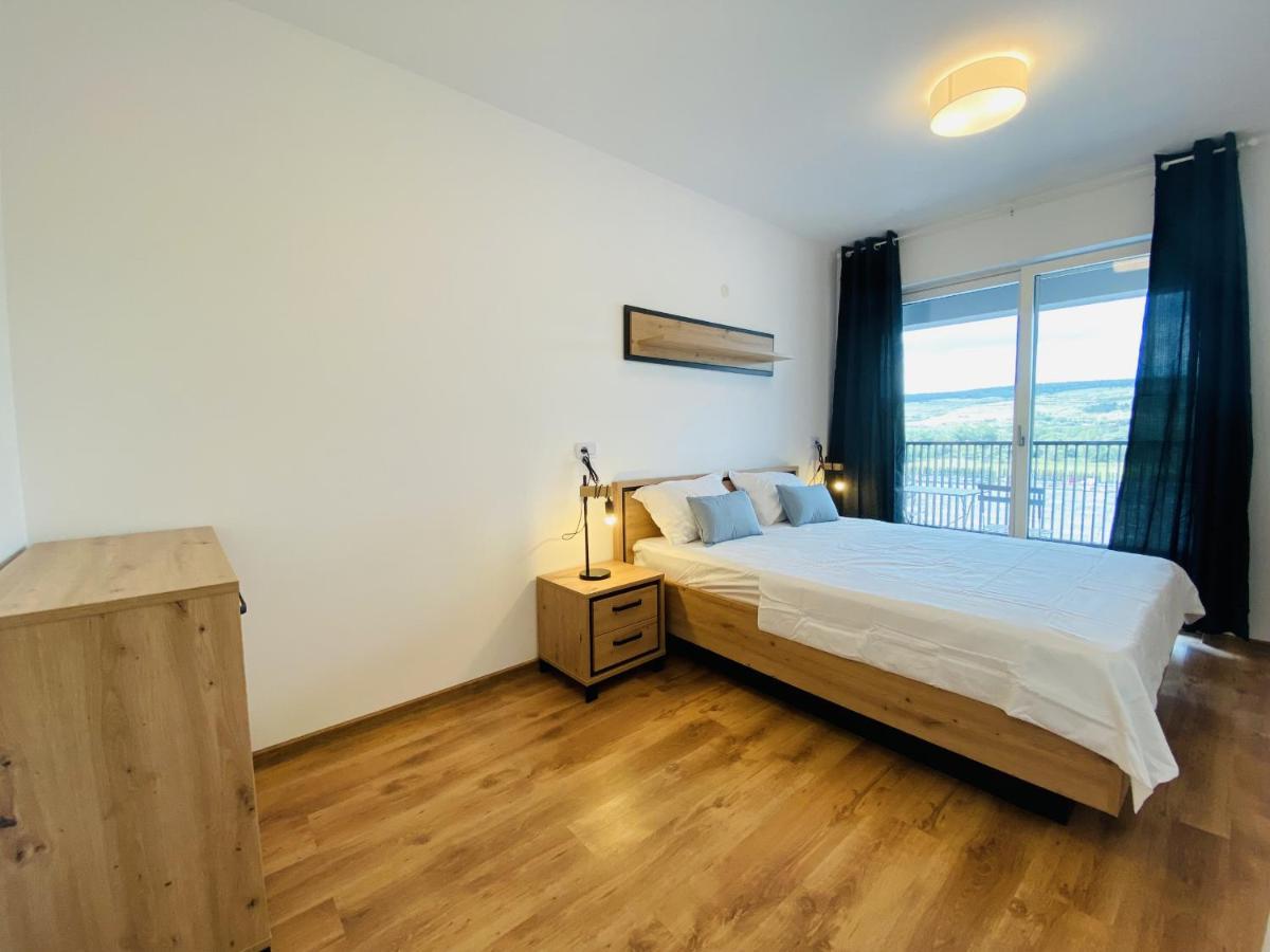 Deluxe Apartment With Balcony And Private Parking In Colvmna Residence Cluj-Napoca Exterior foto