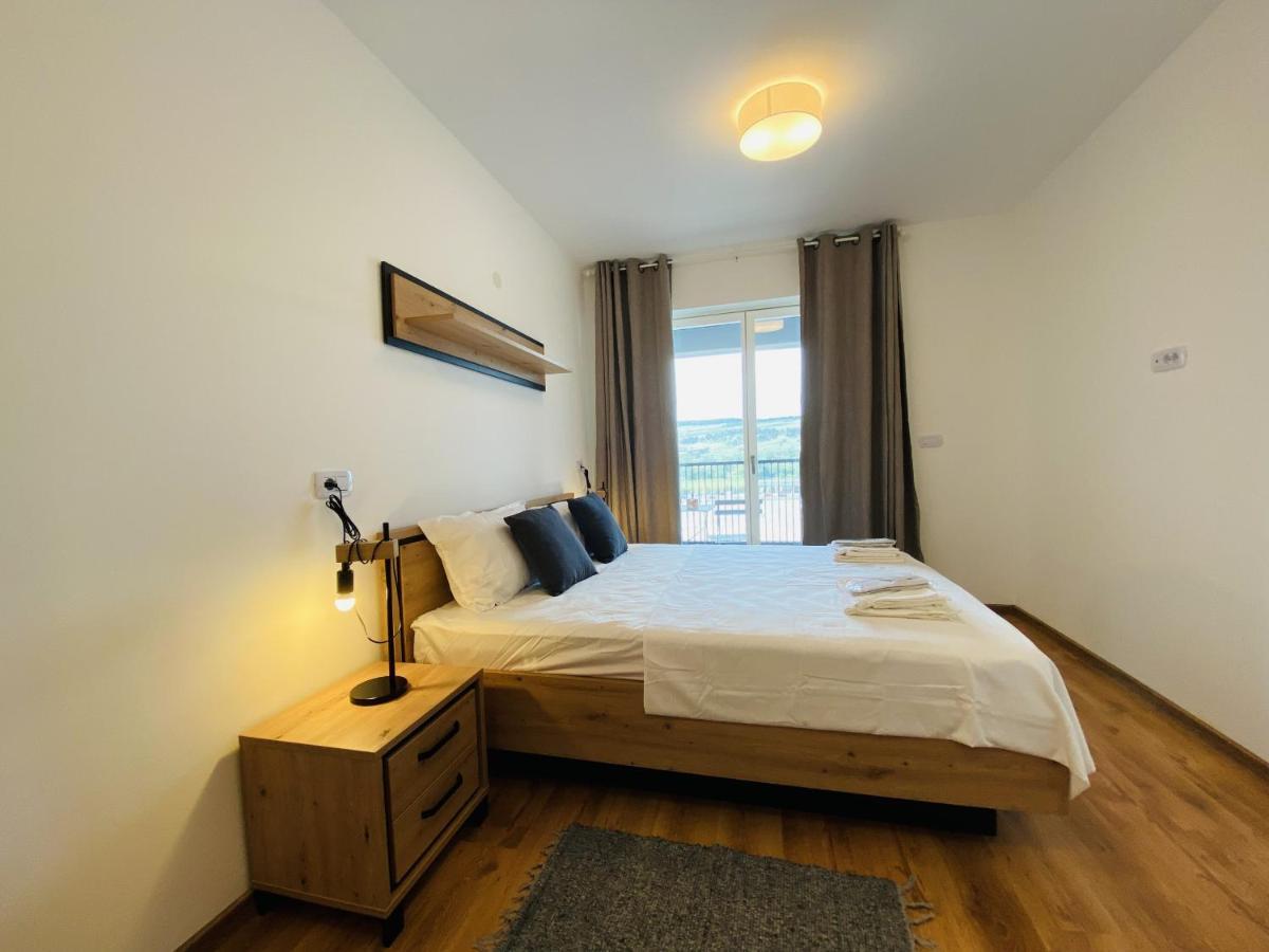 Deluxe Apartment With Balcony And Private Parking In Colvmna Residence Cluj-Napoca Exterior foto